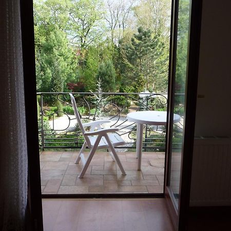 Balatonszárszó Balaton Art Guesthouse מראה חיצוני תמונה
