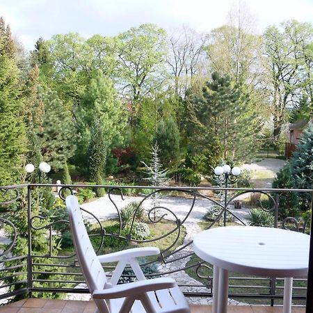 Balatonszárszó Balaton Art Guesthouse מראה חיצוני תמונה