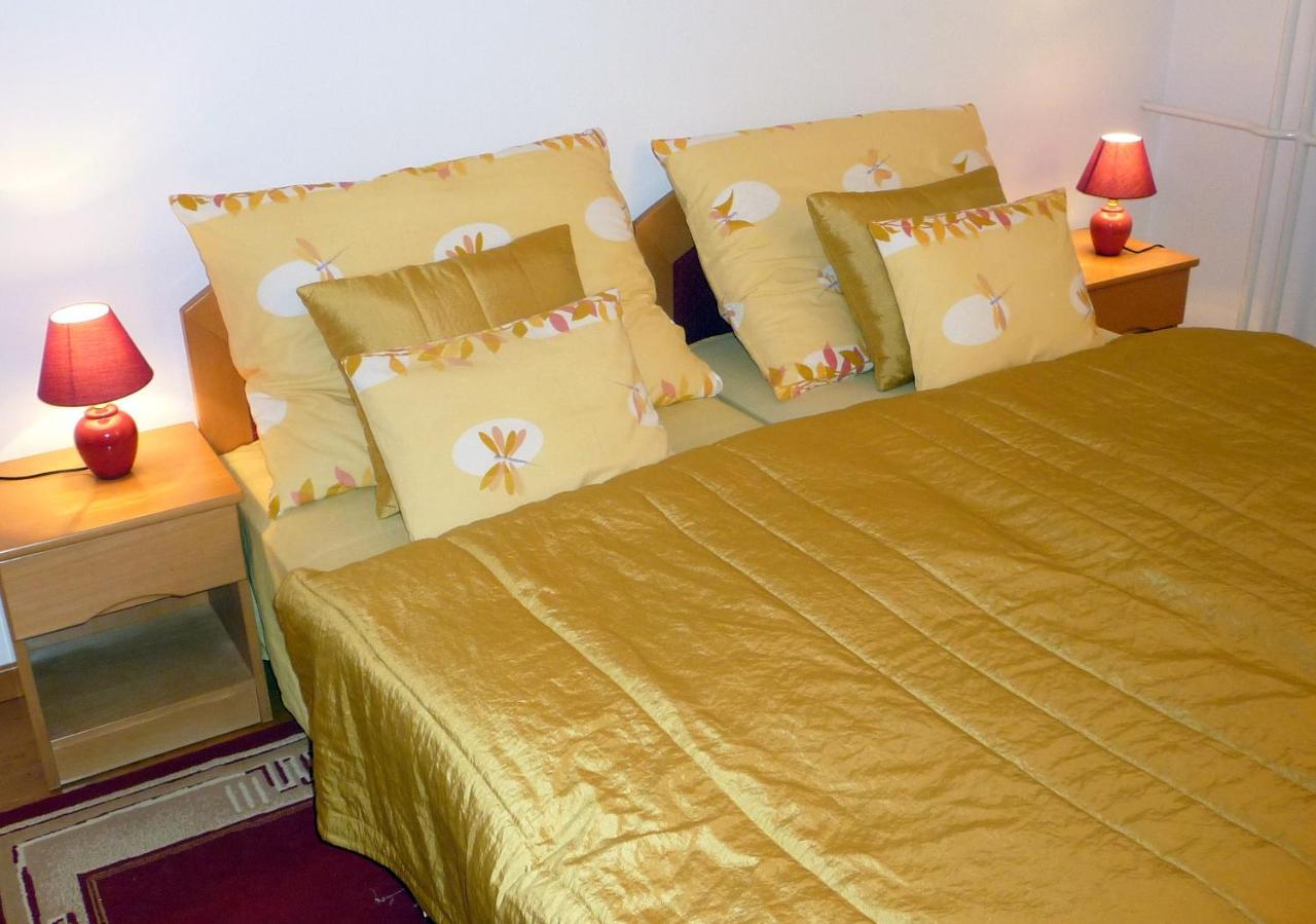 Balatonszárszó Balaton Art Guesthouse מראה חיצוני תמונה