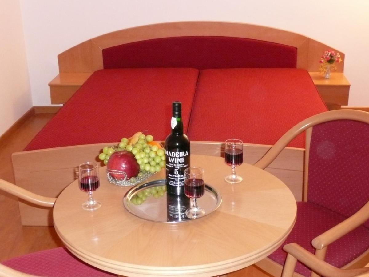 Balatonszárszó Balaton Art Guesthouse מראה חיצוני תמונה