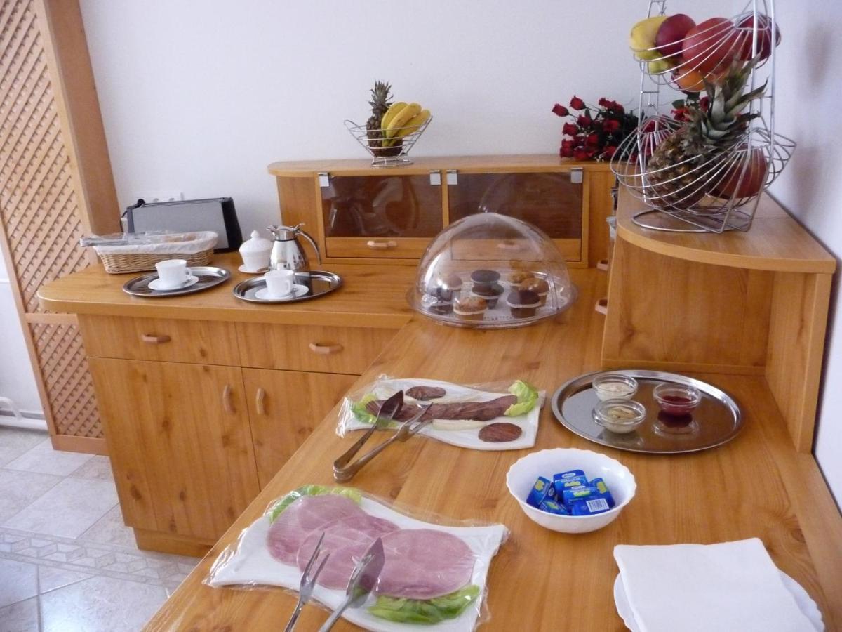 Balatonszárszó Balaton Art Guesthouse מראה חיצוני תמונה