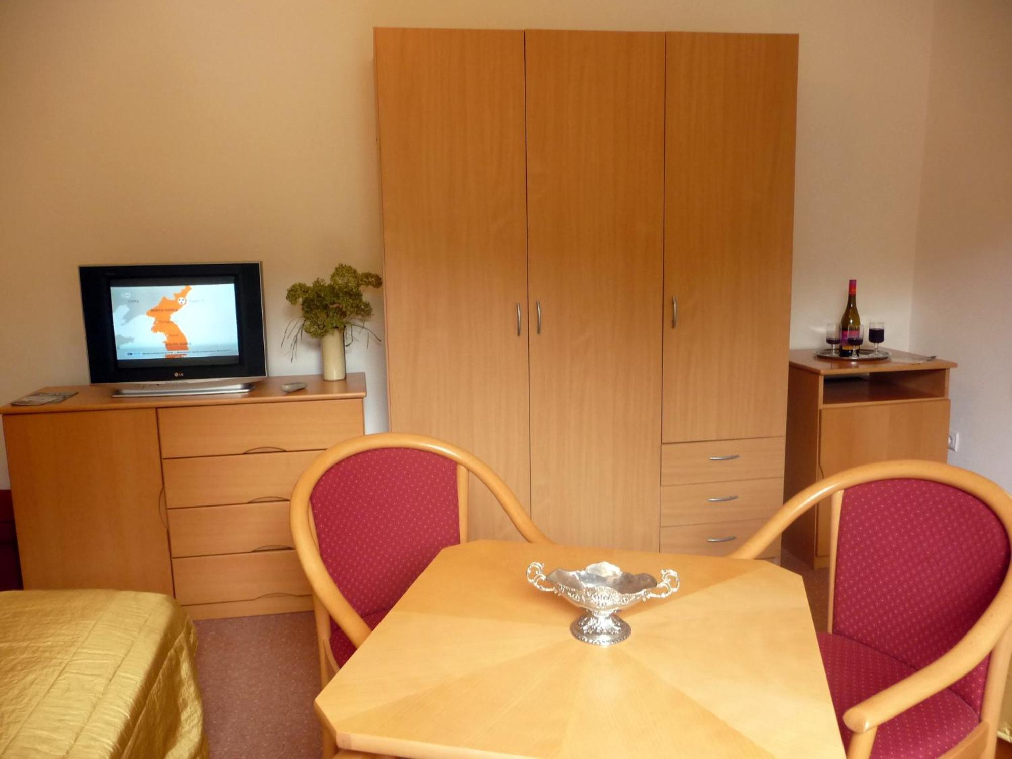 Balatonszárszó Balaton Art Guesthouse מראה חיצוני תמונה