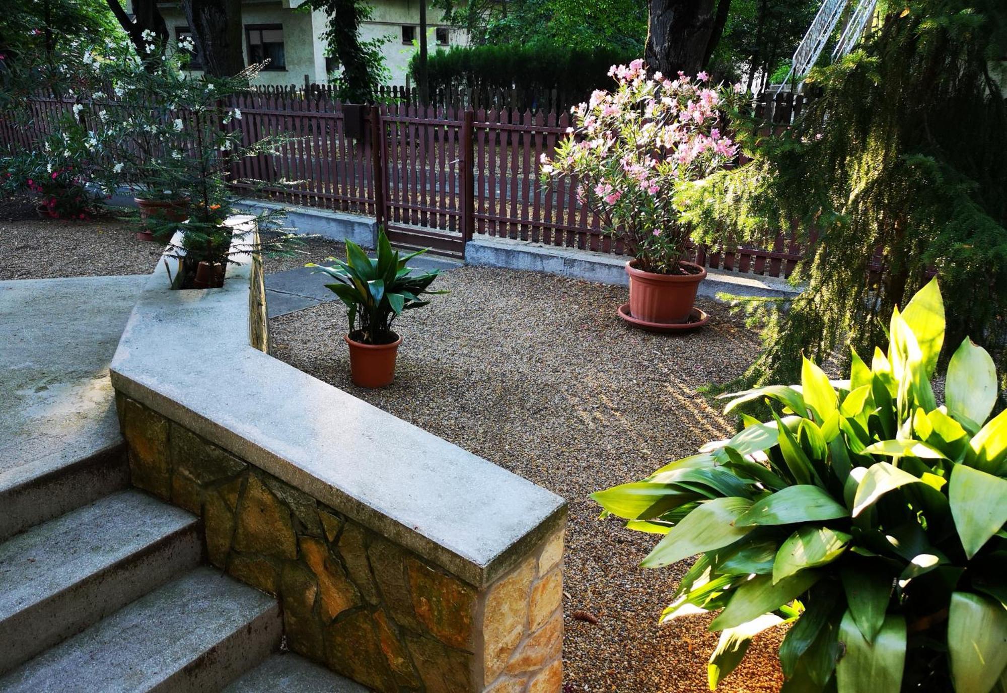 Balatonszárszó Balaton Art Guesthouse מראה חיצוני תמונה
