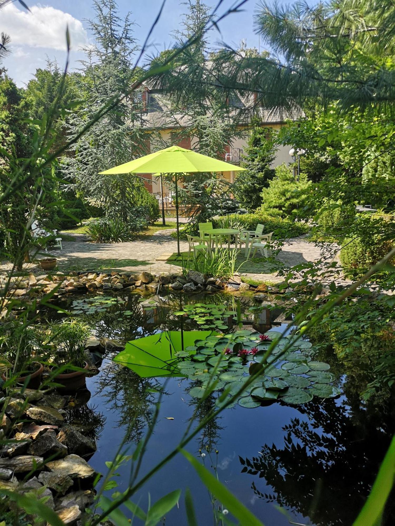 Balatonszárszó Balaton Art Guesthouse מראה חיצוני תמונה