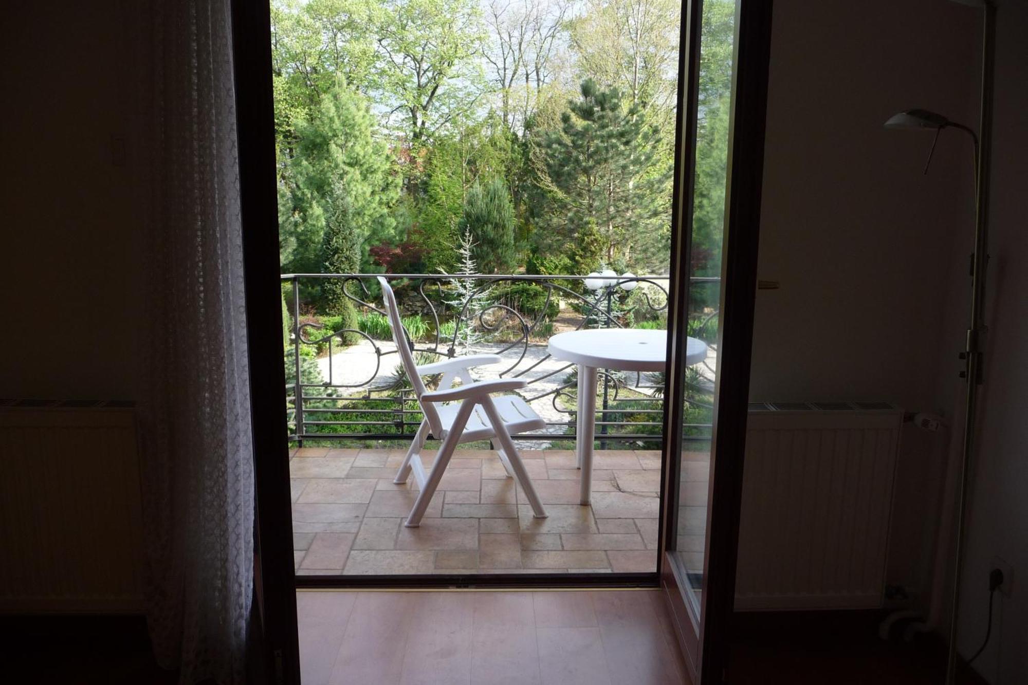 Balatonszárszó Balaton Art Guesthouse מראה חיצוני תמונה