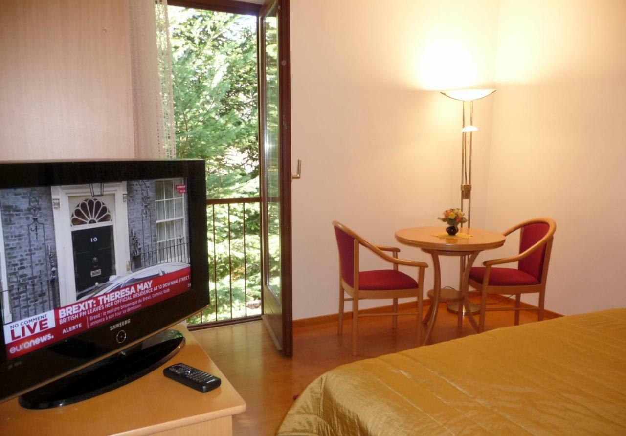 Balatonszárszó Balaton Art Guesthouse מראה חיצוני תמונה